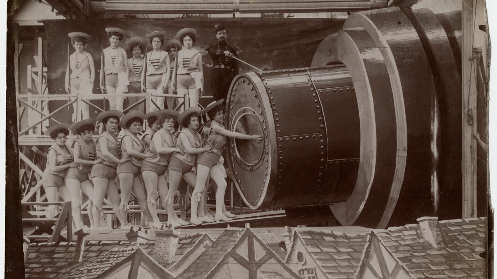 Astronomers preparing the cannon in A Trip to the Moon